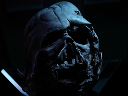 Plik:Zniszczony helm.png