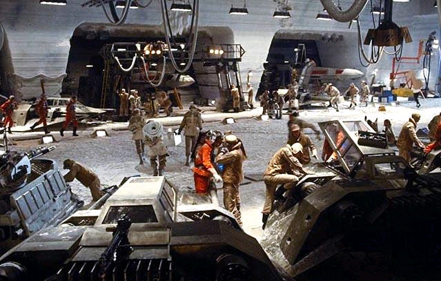 Plik:EchoBaseHangar.jpg