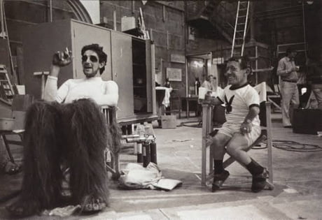 Plik:Peter Mayhew na planie.jpg