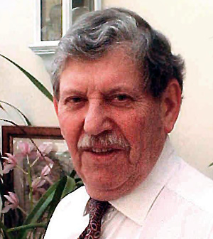 Plik:John Mollo.jpg
