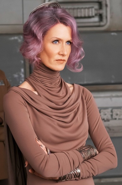 Plik:Amilyn Holdo.jpg