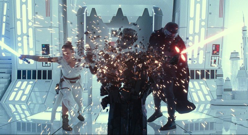 Plik:Rey vs Kylo Kijimi.jpg