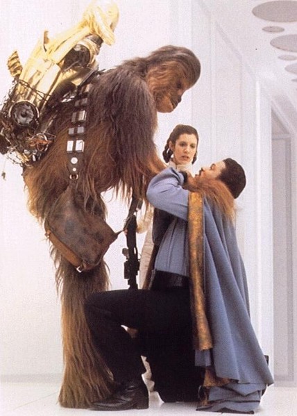 Plik:Chewie dusi Lando.jpg