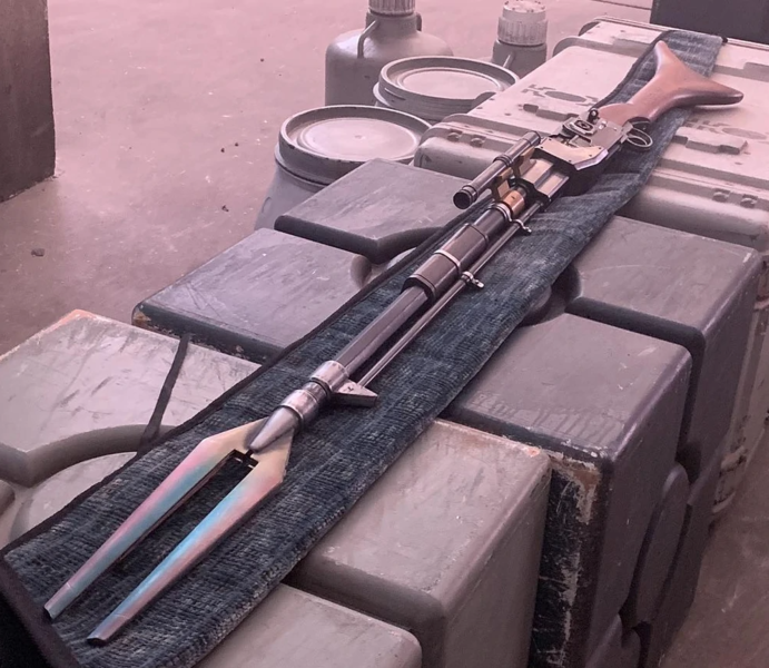 Plik:Ambanski karabin.png